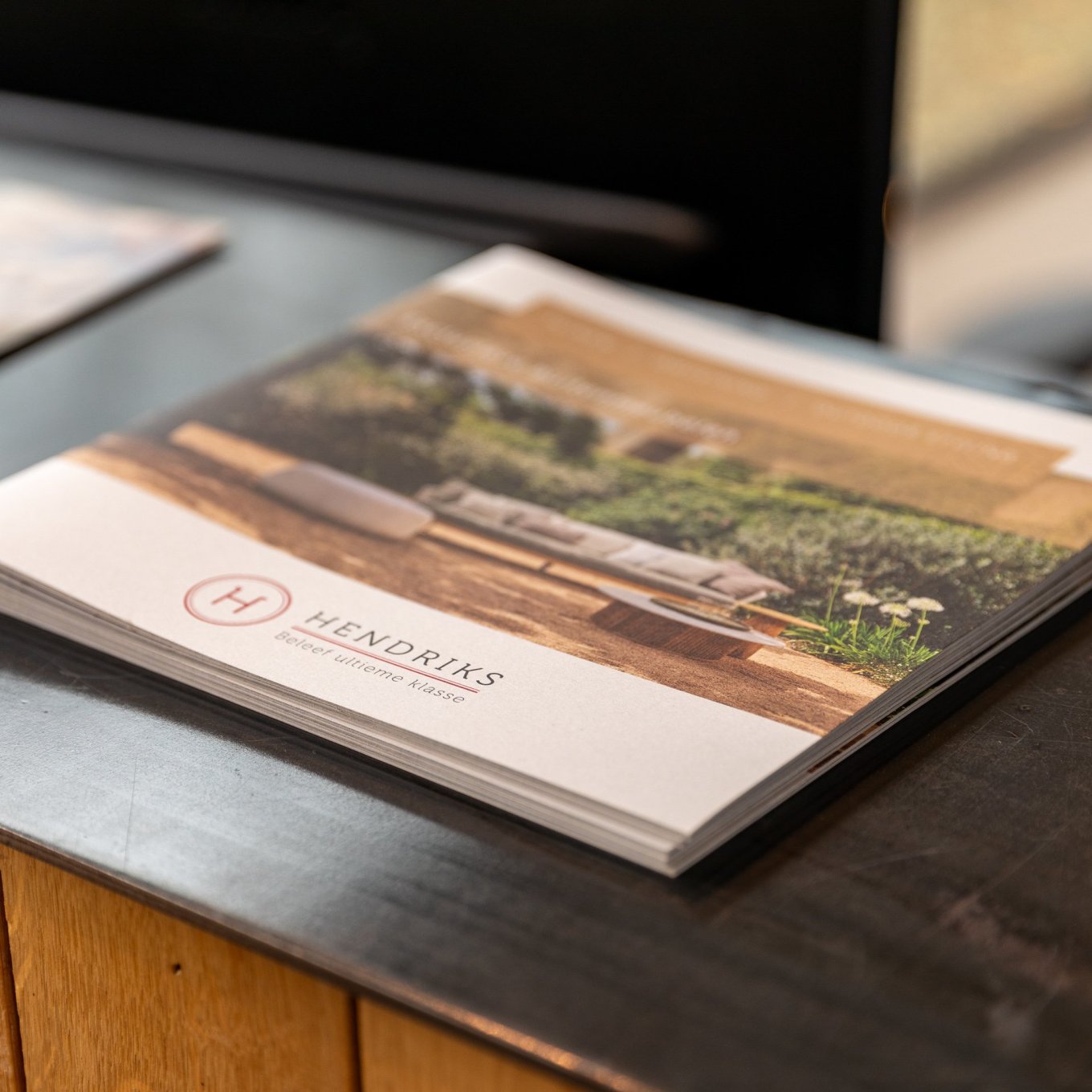 Hendriks levert een totaalpakket als het gaat om de aanleg van de tuin, onderhoud, de inrichting van de buitenruimte en omheiningen.