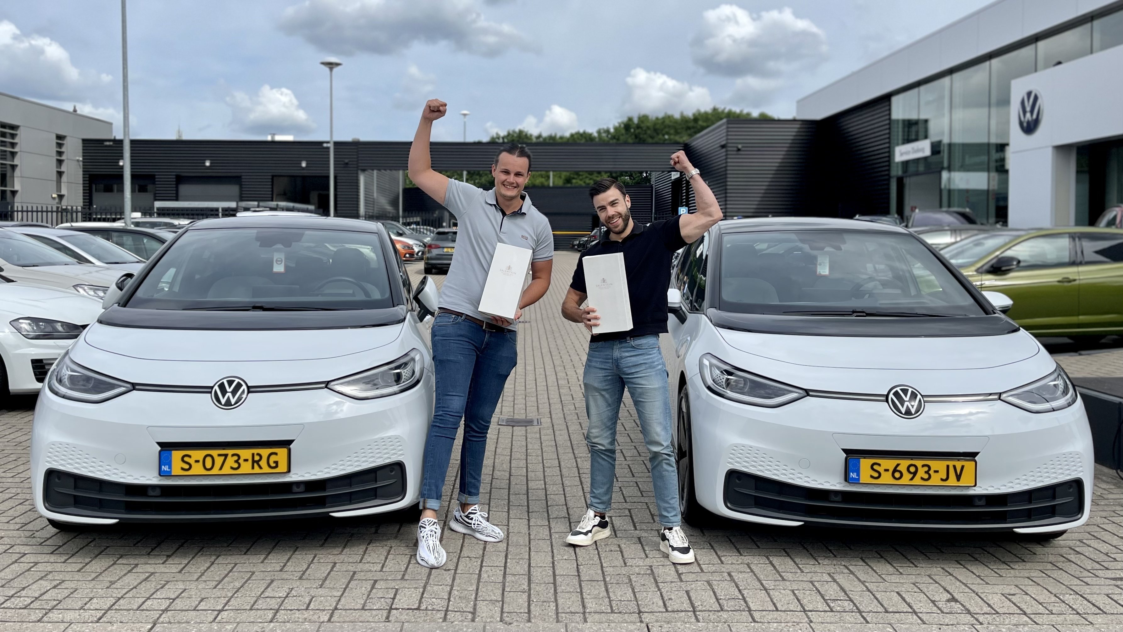 <p>Become-IT stapt over naar elektrische auto's. </p>

<p>Op de foto staan Jesse en Maarten met hun nieuwe ID'3's. </p>

<p> </p>
